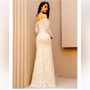 NWT Trumpet/Mermaid style lace off the shoulder dress.  Lace.  Size 6